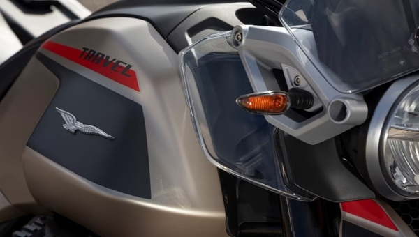 Moto Guzzi V85 TT Travel E5+ 1